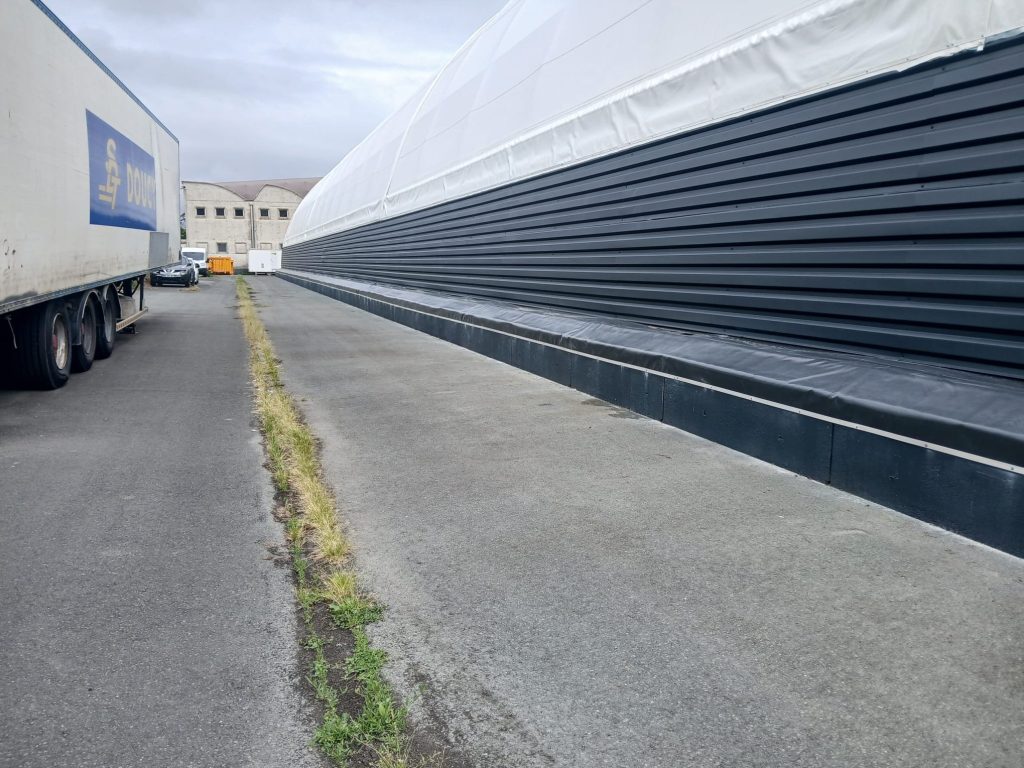 Bâtiment de stockage textile – muret et bavette basse – Charente-Maritime (17)