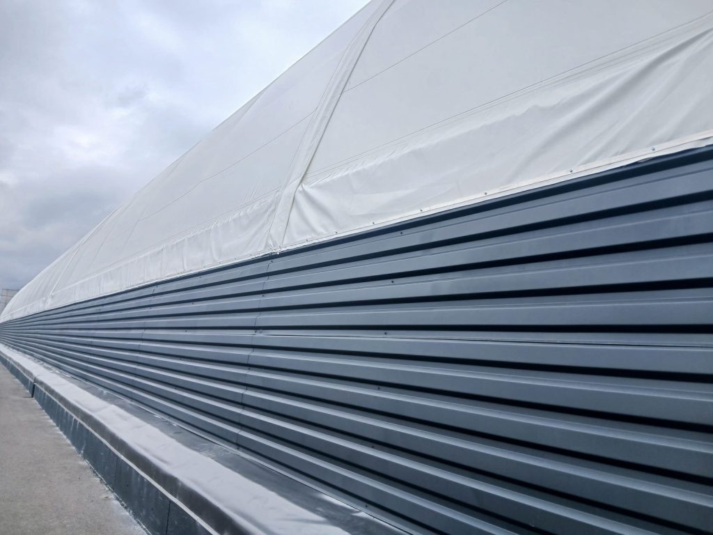 Bâtiment de stockage textile – pose du bardage – Charente-Maritime (17)