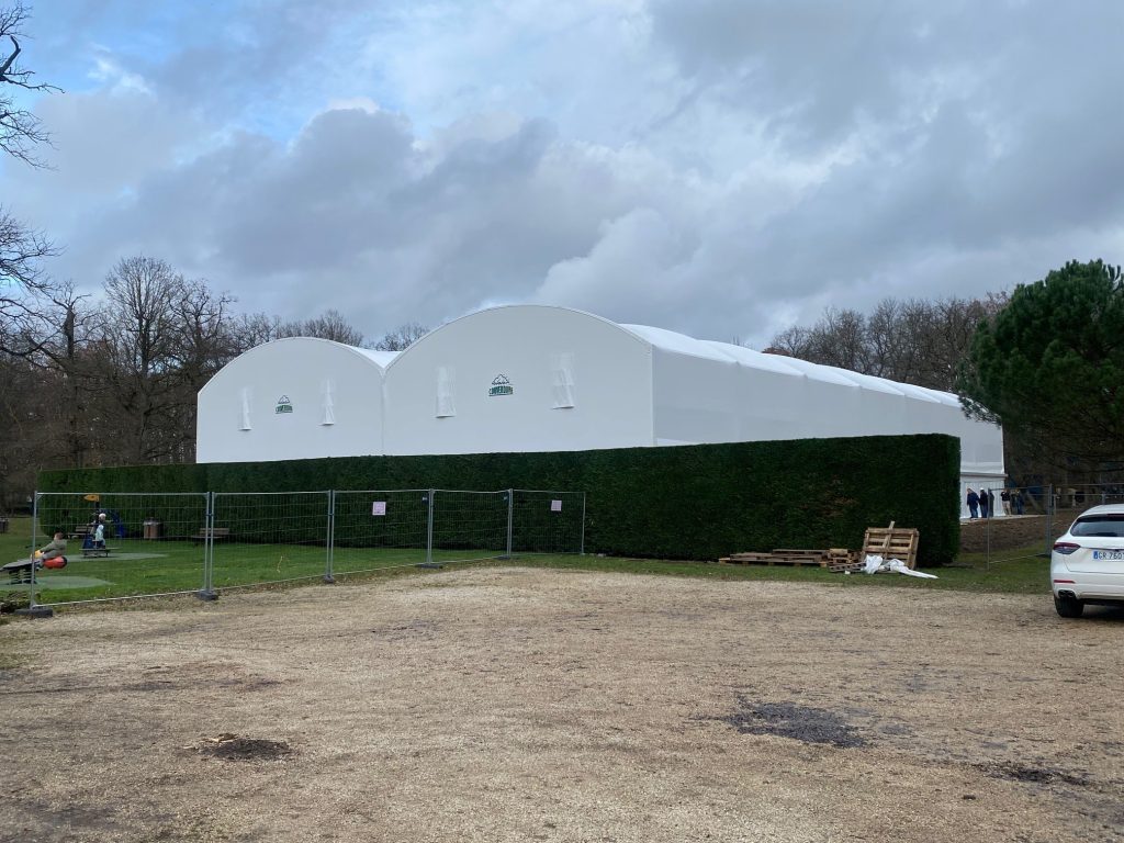 Terrains de padel couverts par une couverture textile sur portiques en bois lamellé-collé – vue extérieure – Val-de-Marne (94)