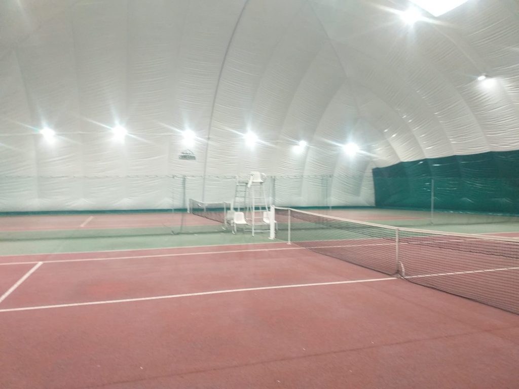 Deux courts de tennis couverts par une structure gonflable (bulle) – Essonne (91)