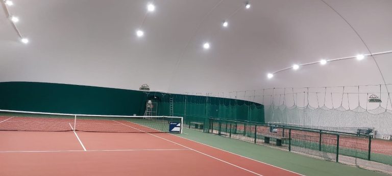 Deux courts de tennis couverts par une structure gonflable (bulle) – Hauts-de-Seine (92)