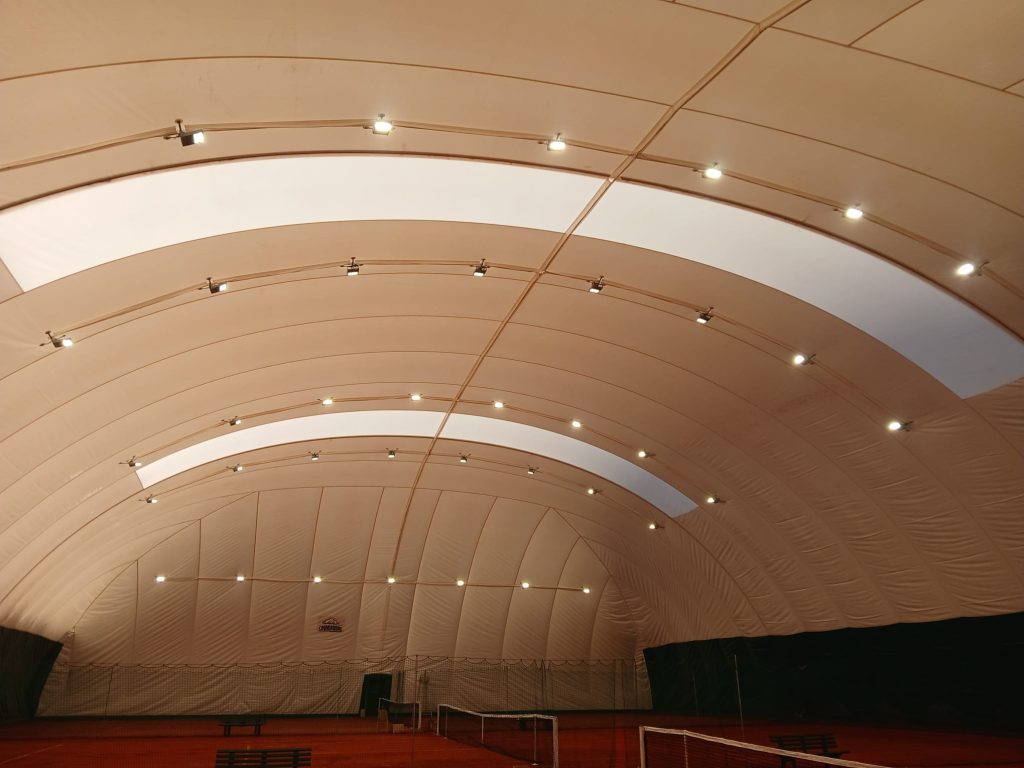 Structure gonflable avec puits de lumière et éclairage LED – vue intérieure – Val-de-Marne (94)