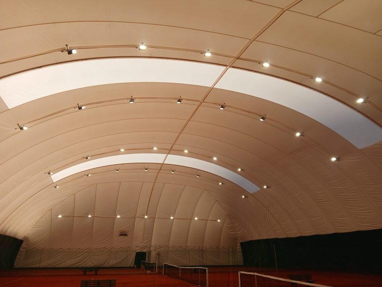 Structure gonflable avec puits de lumière et éclairage LED – vue intérieure – Val-de-Marne (94)